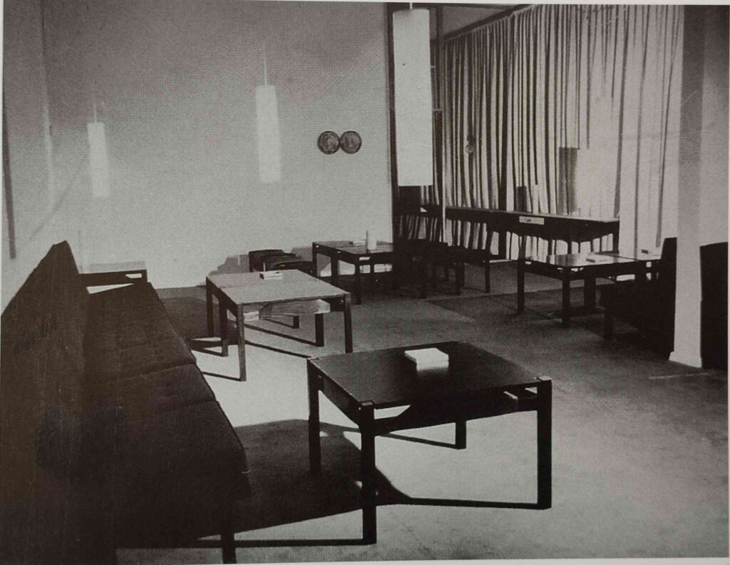 Enterijer kluba Univerzitetskih radnika u Sarajevu, dizajnirao Zlatko Ugljen, 1962. godine. Iz knjige Dizajn u Bosni i Hercegovini.