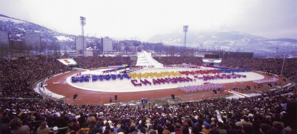 Stadion Koševo tokom ceremonije otvaranja Zimskih olimpijskih igara Sarajevo 1984.